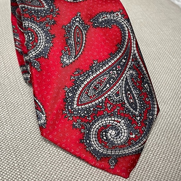 Vintage PACO RABANNE Men’s Designer 100% Silk Neck Tie Red Paisley Pattern - Picture 2 of 3